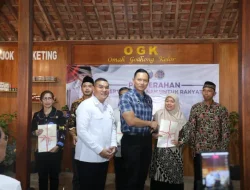 Dampingi Menko AHY Serahkan Sertipikat di Gunungkidul, Wamen Ossy: Ini Wujud Nyata Kolaborasi