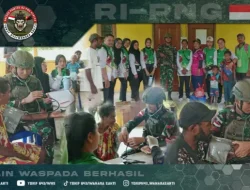 Pengabdian kepada Bangsa, Satgas Pamtas RI-PNG Statis Yonif 643/Wns dan Puskesmas Ywan Berikan Pelayanan Kesehatan