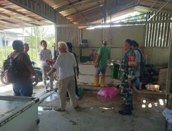 TNI Hadir di Tengah Rakyat, Babinsa Dukung UMKM Ayam Potong di Pebayuran