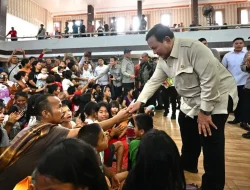 Kapolri Dampingi Presiden Cek Lokasi Pengungsian Korban Banjir di Tapanuli Tengah mas