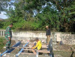 Babinsa Karangreja Dampingi Pembuatan Jembatan Akses Warga di Pebayuran
