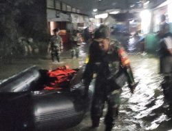 Danramil 01/Tambun Gerak Cepat Tangani Banjir
