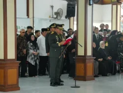 Panglima TNI Pimpin Upacara Penyerahan Jenazah dan Ikuti Upacara Pemakaman Wapres Ke-6 RI
