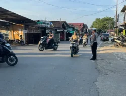 Hangatnya Sapaan Pagi Satlantas Polres Kukar: Kawal Keselamatan Pelajar dan Pengguna Jalan di Titik Strategis Tenggarong