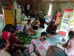 Pererat Silaturahmi, Polsek Loa Kulu Salurkan Paket Sembako Untuk Lansia dan Warga Sakit di Desa Loh Sumber