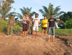 Perahu Bermuatan Sawit Karam di Sungai Belayan, Polsek Kembang Janggut Pimpin Pencarian Korban Tenggelam