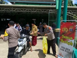 Pererat Silaturahmi, Polsek Loa Kulu Gelar Aksi ‘Jumat Berkah’ di Masjid Al Mu’minun Desa Sumber Sari