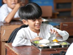 Dari Dapur ke Masa Depan: Cerita Prima dan Ratusan Porsi Harapan di Program MBG