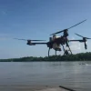 Polsek Anggana Monitoring Pengendalian Hama Ulat Bulu di Desa Sepatin Menggunakan Teknologi Drone Spraying