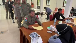 Meriahkan HUT Bhayangkara ke-80, Personel Damai Cartenz Partisipasi Dalam Giat Donor Darah di Polres Nabire