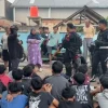 Brimob Polda Metro Jaya Gagalkan Tawuran Subuh di Rawalumbu, 18 Remaja dan Bom Molotov Diamankan