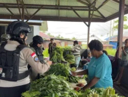 Di Balik Ramainya Pasar Keyabi Nduga, Senyum Mama Papua dan Polwan Damai Cartenz Rajut Rasa Aman dan Nyaman
