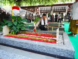 Jelang Hari Bhayangkara, Kapolri Ziarah ke Makam Gus Dur