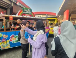 Polwan Polres Jakpus Patroli Jalan Kaki di PRJ, Beri Rasa Aman dan Imbau Pengunjung Tetap Waspada