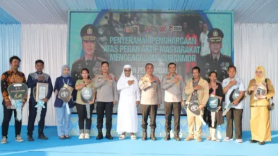 Wujud Negara Hadir, Kapolda Sumsel Pimpin Penyerahan Barang Bukti Kejahatan ke Korban