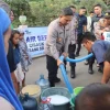 Polres Tangsel Salurkan Air Bersih Untuk Warga Terdampak Kekeringan di Kranggan
