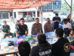 Sambangi Ojol di Kota Tangerang, Polisi dan Denpom Bagikan Sembako