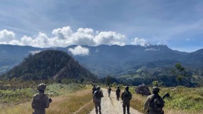 Patroli Dialogis Ops Damai Cartenz Warnai Aktivitas Warga di Distrik Sinak