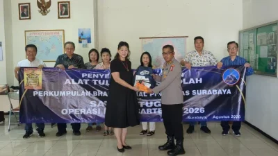 Satgas Operasi Damai Cartenz Terima 2.500 Paket Tas dan Alat Tulis Untuk Anak-Anak Papua
