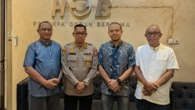 Satgas Kepolisian Operasi Damai Cartenz Terima Bantuan 2.000 Pasang Sandal dari Tiga Perusahaan untuk Masyarakat Papua